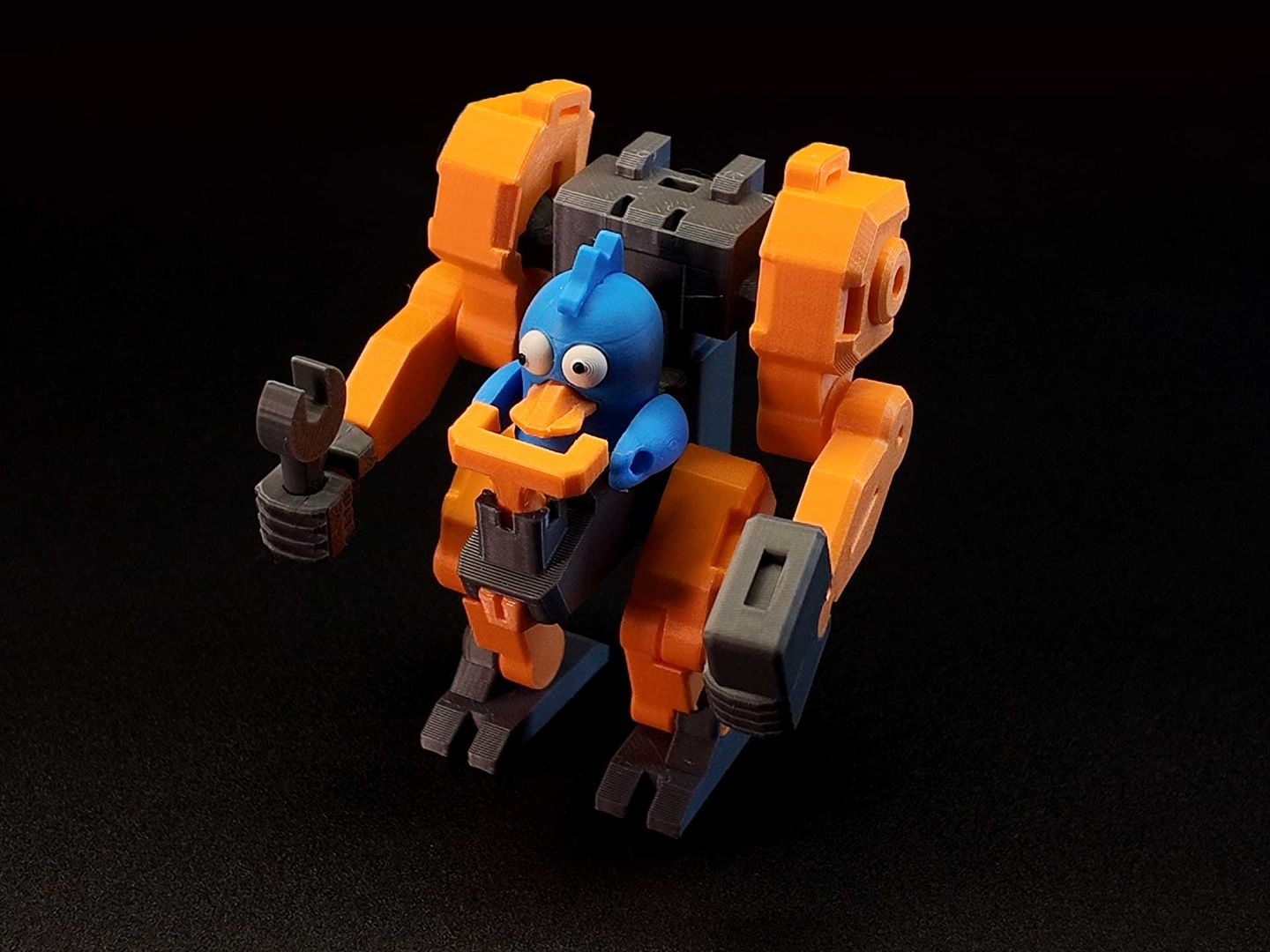 Manned mech with minifigure pilot